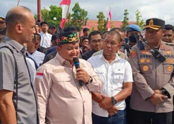 Ketua DPRD Kabupaten Kapuas Ardiansah, bersama anggota DPRD Kapuas ketika menerima aksi damai mahasiswa, Senin (1/9/2025). (FOTO: DOK)