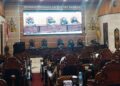 Ketua DPRD Kapuas Ardiansah memimpin Rapat Paripurna Masa Persidangan II Tahun Sidang 2025 yang membahas pemandangan umum fraksi terhadap Raperda Perubahan APBD 2025 di Gedung DPRD Kapuas, Senin (7/7/2025).