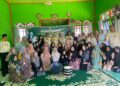 Wakil Ketua I DPRD Murung Raya, Dina Maulidah, berfoto bersama pengurus Lasqi Nusantara Jaya usai pembentukan DPC Lasqi Kecamatan Permata Intan.