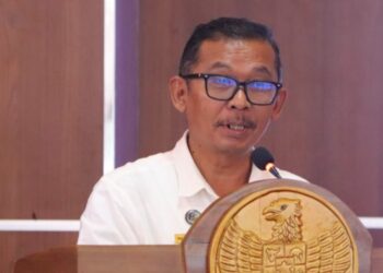 Kepala Dinas PUPR Murung Raya, Paulus Manginte, mewakili Bupati Heriyus saat menyampaikan arahan di kegiatan Konsultasi Publik Kajian Lingkungan Hidup Strategis (KLHS) RDTR Kecamatan Laung Tuhup di Aula Dinas PUPR Murung Raya, Rabu (5/11/2025).