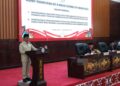 Bupati Murung Raya, Heriyus, menyampaikan jawaban atas pemandangan umum fraksi DPRD terhadap dua Raperda usulan pemerintah daerah dalam Rapat Paripurna ke-8 Masa Sidang III, Senin (10/11/2025).