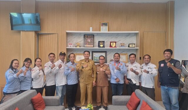 Wachid Sarbani bersama tim usai mensosialisasikan inovasi PASTI GAS dihadapan Bupati Bartim M.Yamin, Pj Sekda Misnohartaku, dan jajaran APDESI sebagai upaya menertibkan distribusi LPG 3 kg bersubsidi di Barito Timur.