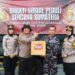 Paguyuban Akpol 2005 mengirim ribuan paket sembako melalui KRI dr. Radjiman untuk korban bencana di Sumatera. Bantuan disalurkan langsung oleh alumni di daerah.