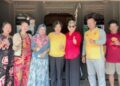 Ketua Komisi I DPRD Kapuas, Sera Sintanola, menyerap aspirasi masyarakat Desa Lawang Kamah saat kunjungan kerja di Kecamatan Timpah, beberapa waktu lalu. (FOTO: DOK.HUMAS)