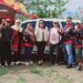 Ketua Komisi I DPRD Kapuas, Sera Sintanola, menyerahkan secara simbolis satu unit mobil ambulans kepada Pemerintah Desa Menteng Karya, Kecamatan Dadahup. (FOTO: DOK.HUMAS)
