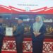 Ketua DPRD Murung Raya, Rumiadi, menerima persetujuan KUPA-PPAS 2025 didampingi Wakil Ketua I Dina Maulidah, di Gedung DPRD Murung Raya, Senin (25/8/2025).
