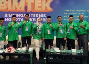 Wakil Ketua I DPRD Murung Raya, Dina Maulidah, bersama Ketua Komisi III Mahyono dan Ketua Fraksi PKB Akhirudin saat mengikuti Bimtek Nasional Fraksi PKB di Jakarta, 22–24 Juli 2025, dalam rangka Harlah ke-27 PKB.