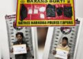 Dua pemuda berinisial AN (25) dan EP (25) yang diamankan beserta barang bukti.