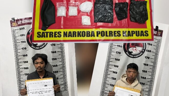 Dua pemuda berinisial AN (25) dan EP (25) yang diamankan beserta barang bukti.