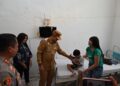 Bupati Barito Timur M. Yamin didampingi Direktur RSUD Tamiang Layang, dr. Vinny Safari, beserta Forkopimda meninjau pelaksanaan bakti sosial operasi bibir sumbing dan langit-langit di RSUD Tamiang Layang, Kamis (18/12/2025).
