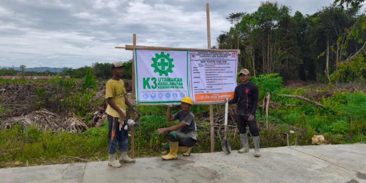 Pekerjaan pengecoran beton bertulang (K-125) rampung lebih cepat, membuka akses penting bagi warga Gang Kumala, Kelurahan Beriwit.