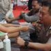 Kapolres Bartim AKBP Eddy Santoso, mengikuti langsung donor darah yang diselenggarakan.