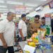 Tim gabungan Pemkab Barito Timur saat melakukan pengecekan barang ritel modern di wilayah Tamiang Layang, Rabu (17/12/2025).
