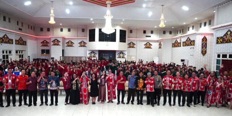 Pembukaan Pesparawi Pelajar SMP dan SMA Tahun 2025 di GPU Tira Tangka Balang, Puruk Cahu, Sabtu (20/12/2025).