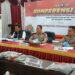 Kapolres Barito Timur AKBP Eddy Santoso, S.I.K., M.H., (diapit) Kasat Reskrim AKP Hengky Prasetyo, dalam press release pengungkapan kasus tindak pidana terhadap anak yang terlihat direkayasa agar terlihat seperti gantung diri, Senin (19/1/2026).