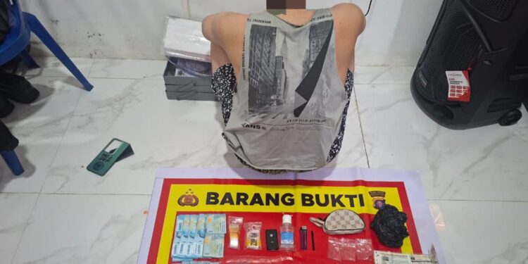 M alias Utuh Feri (42) dan barang bukti yang turut diamankan, Rabu (21/12026).