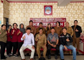 Anggota DPRD Murung Raya, Sutrisno, usai rapat kerja sekaligus meninjau langsung pelayanan DPMPTSP Murung Raya, Rabu (21/1/2026).