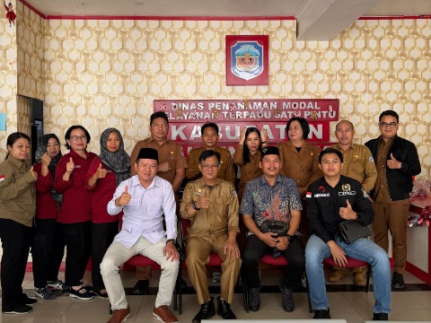 Anggota DPRD Murung Raya, Sutrisno, usai rapat kerja sekaligus meninjau langsung pelayanan DPMPTSP Murung Raya, Rabu (21/1/2026).