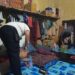 Petugas ketika menggeledah kamar hunian WBP Rutan Tamiang Layang, Sabtu (24/1/2026) malam. (ist)