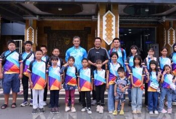Wakil Bupati Felix Sonadie Y. Tingan secara resmi melepas keberangkatan 20 atlet dan ofisial Batara Swimming Club (BSC) untuk mengikuti kejuaraan renang Tirta Samudra Sprint Challenge 2026 (Fun Swimming) di Tanjung, Kabupaten Tabalong, Kalimantan Selatan, Jumat (30/1/2026).