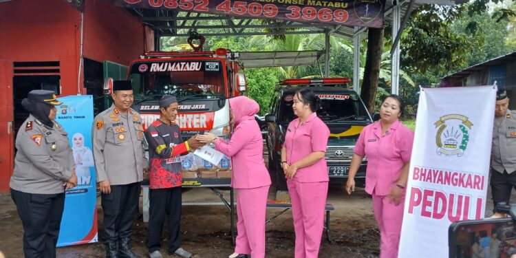 Tak Sekadar Berbagi, Kapolres Bartim Perkuat Sinergi dengan Relawan Damkar