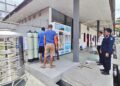Kepala Rutan Kelas IIB Tamiang Layang, Agung Novarianto, meninjau langsung perangkat depot air minum, Kamis (5/2/2026). (Ist Humas)