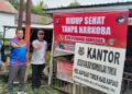 Personel Satresnarkoba dan Polsek Kapuas Timur, usai memasang spanduk himbauan, Jumat (6/2/2026).