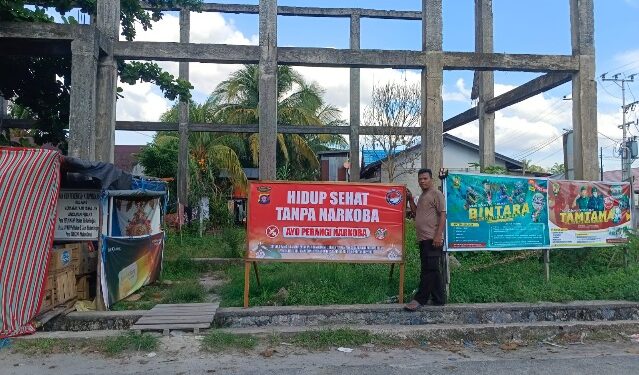 Pemasangan spanduk imbauan di sejumlah titik di Wilayah Timpah, Kabupaten Kapuas, Senin (9/2/2026). (Ist)