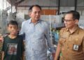 Bupati Bartim M.Yamin, bertemu dengan Ahmad Dani (15) pasien rujukan yang mendapat penanganan di RSUD Ulin Banjarmasin, Selasa (10/2/2026). (Ist Adc Bupati)