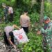 Pembersihan areal pinggir Pasar Temenggung Dyakarti Tamiang Layang, Jumat (13/2/2026).