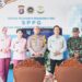 Sekda Kabupaten Barito Utara Drs. Muhlis, beserta jajaran polres setempat berpose bersama usai meresmikan SPPG I Polres Barut, Jumat (13/2/2026).