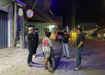 Tugas fungsi Polsek Dusun Tengah yang mengamankan remaja balap liar, Jumat (20/2/2026) dini hari. (Ist)