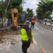 Pengerjaan pelebaran Jalan Yetro Singseng Muara Teweh yang mulai dilakukan, Sabtu (21/2/2026).