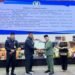 Wakil Ketua I DPRD Benny Siswanto, didampingi Wakil Ketua II Henny Rosgiaty Rusli, menerima Raperda usulan pihak eksekutif yang disampaikan langsung oleh Bupati Barito Utara Shalahuddin.
