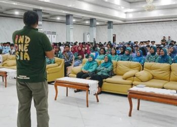 Ketua TP PKK Kabupaten Barito Utara, Maya Savitri Shalahuddin, dalam sosialisasi paham radikalisme bagi anak dan remaja di Gedung Balai Antang, Muara Teweh, Rabu (25/2/2026).