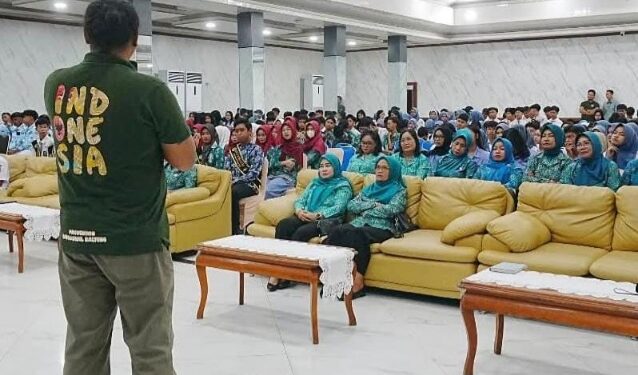 Ketua TP PKK Kabupaten Barito Utara, Maya Savitri Shalahuddin, dalam sosialisasi paham radikalisme bagi anak dan remaja di Gedung Balai Antang, Muara Teweh, Rabu (25/2/2026).