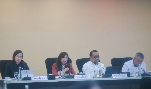 Menteri Komunikasi dan Digital Meutya Hafid saat Rapat Koordinasi Lintas Kementerian di Kantor Kemenko PMK. (Ist Kemkomdigi)