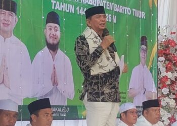 Bupati Bartim M. Yamin, menyampaikan sambutan dalam Safari Ramadan di Ampah Kota tepatnya di Masjid Jami Baiturrahman, Jumat (27/2/2026).