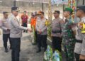 Kapolda Kalteng Irjen Pol Iwan Kurniawan, didampingi Kapolres Bartim AKBP Eddy Santoso, meninjau Pos Pengamanan Terpadu di Pasar Temanggoeng Djaja Karti Tamiang Layang, Senin (23/3/2026).