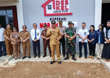 Bupati Bartim M. Yamin, menyampaikan sambutan dalam peninjauan KDMP, Senin (2/3/2026).