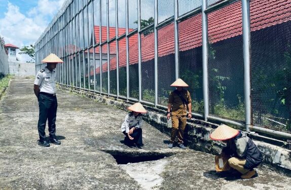 Peninjauan kondisi fisik bangunan yang dilakukakan Dinas PUPR Perkim di Rutan Kelas IIB Tamiang Layang, Senin (9/3/2026).