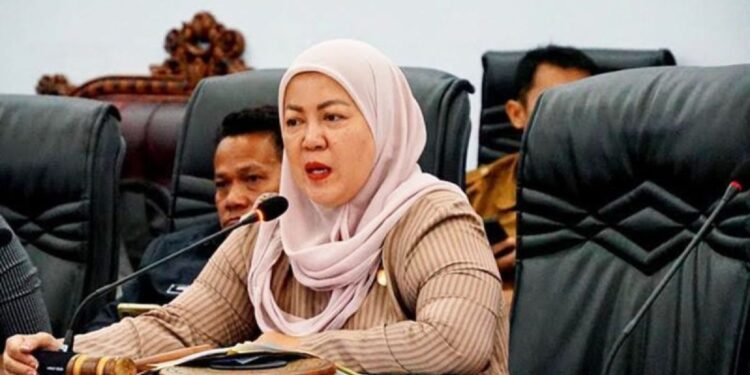 Wakil Ketua II DPRD Barito Utara, Hj. Henny Rosgiaty Rusli.