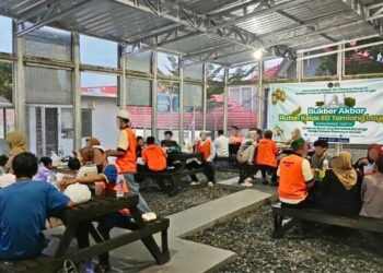 Para warga binaan yang bertemu dengan keluarga di momen buka puasa yang difasilitasi Rutan Tamiang Layang, Kamis (12/3/2026).