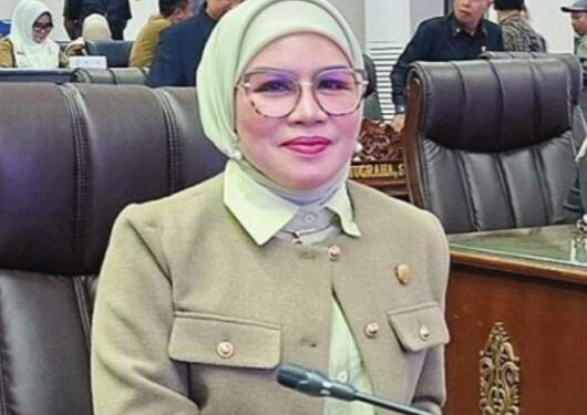 Juru bicara Fraksi KIR, Sri Neni Trianawati.
