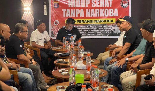 Jajaran Satresnarkoba Polres Kapuas, bersama Ormas Paperdayak dalam silahturahmi, Minggu (15/3/2026).