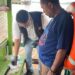 Personel Satresnarkoba yang melakukan tes urine ABK Feri di Dermaga Selat, Rabu (18/3/2026).