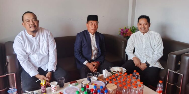 Ketua DPRD Murung Raya, Rumiadi, menerima silahturahmi jajaran anggota dewan di kediaman, Sabtu (21/3/2026).