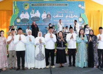 Bupati Barito Utara, Shalahuddin, menerima tamu dalam gelaran Open House di rumah jabatan, Sabtu (21/3/2026).