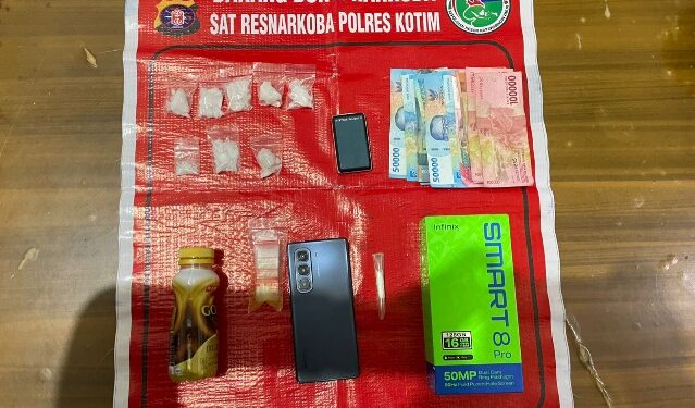 Barang bukti yang diamankan polisi.