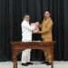 Bupati Bartim M. Yamin, menyerahkan LKPD 2025 Unaudited yang diterima langsung oleh Kepala BPK RI Perwakilan Kalteng, Dodik Achmad Akbar, Selasa (31/3/2026).